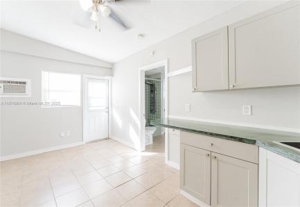 1560 NE 42nd St B, Pompano Beach, Florida 33064, USA