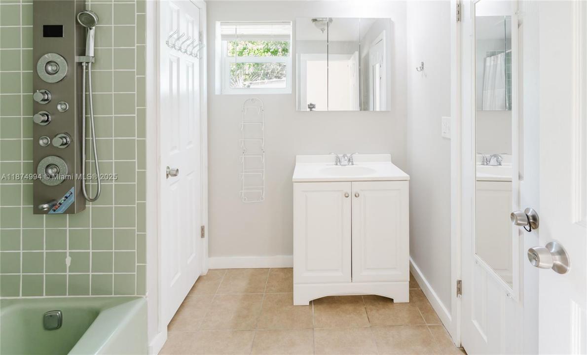 1560 NE 42nd St B, Pompano Beach, Flórida 33064, Estados Unidos