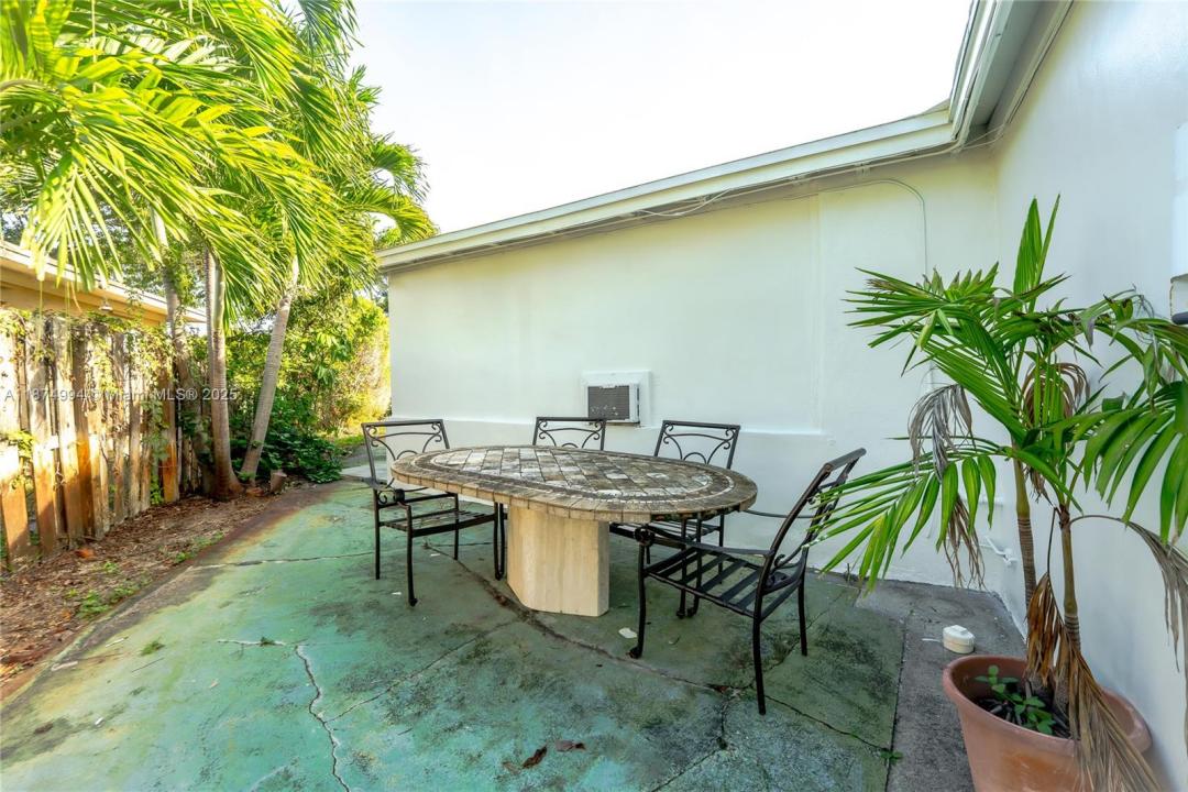 1560 NE 42nd St B, Pompano Beach, Flórida 33064, Estados Unidos