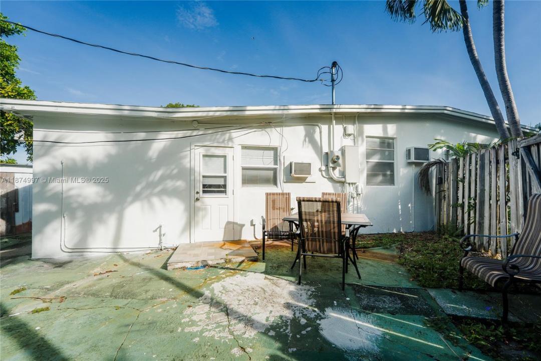 1560 NE 42nd St C, Pompano Beach, Flórida 33064, Estados Unidos