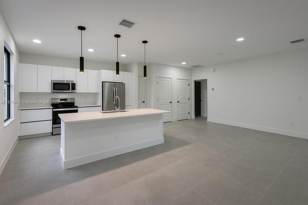3313 67TH ST W, Lehigh Acres, Florida 33971, HOA KỲ
