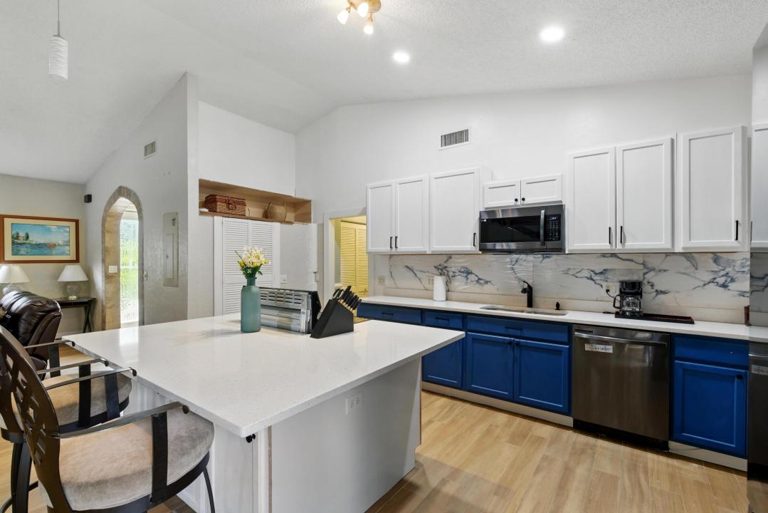16319 E Burns Drive E, Loxahatchee, Florida 33470
