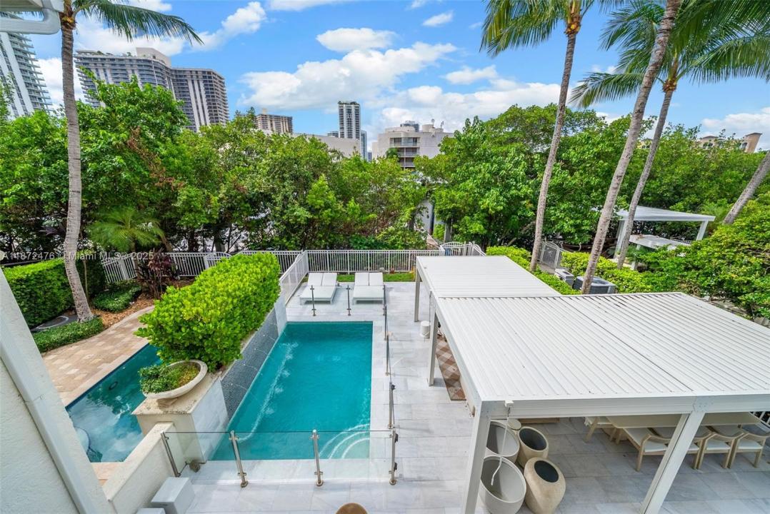 3802 NE 199th Ter 3802, Aventura, Florida 33180