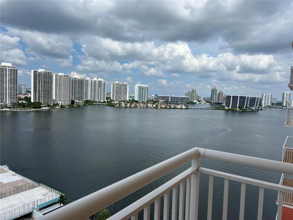 251 174th St 1905, Sunny Isles Beach, Florida 33160, USA