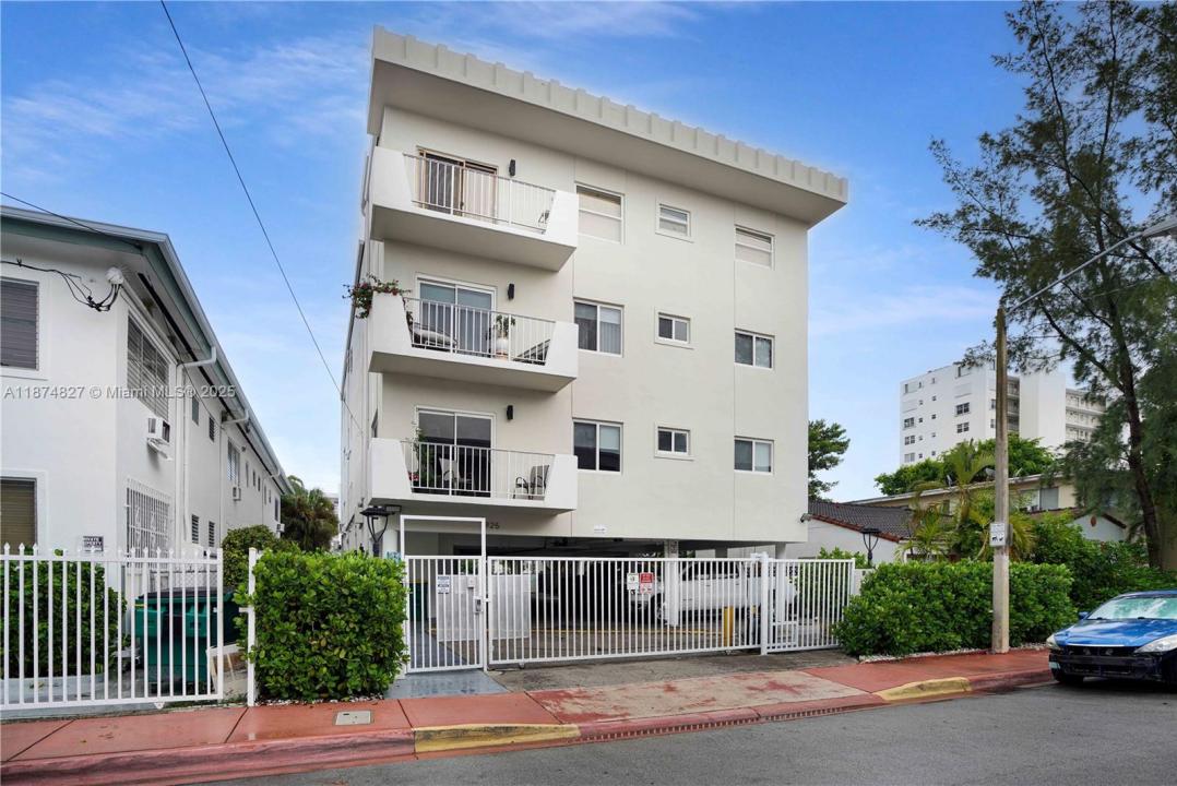 7925 Carlyle Ave 202, Miami Beach, Florida 33141, Amerika Birleşik Devletleri