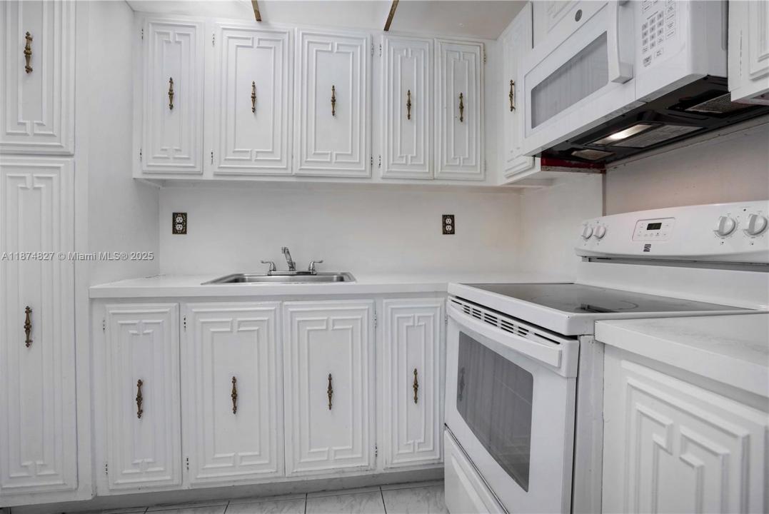 7925 Carlyle Ave 202, Miami Beach, Florida 33141, Amerika Birleşik Devletleri