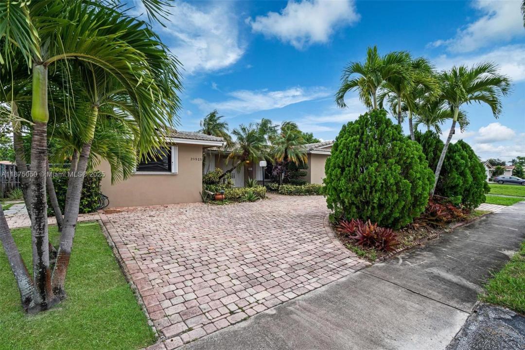 20525 Highland Lakes Blvd, Miami, פלורידה 33179, ארצות הברית של אמריקה