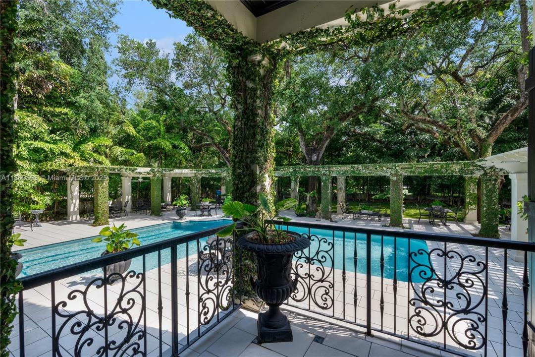 612 Sunset Dr, Coral Gables, Florida 33143