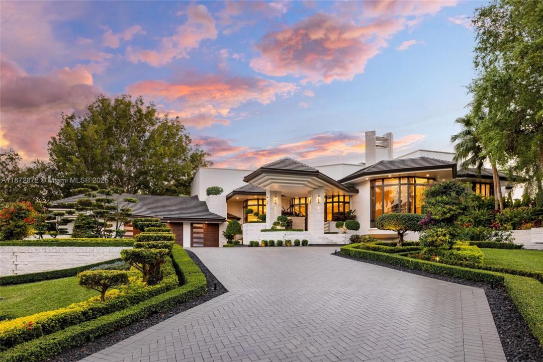 2965 NE Surrey Ln, Weston, Florida 33331