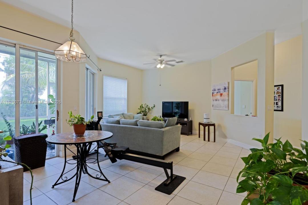 2430 SE 7th Pl, Homestead, Florida 33033, Stati Uniti