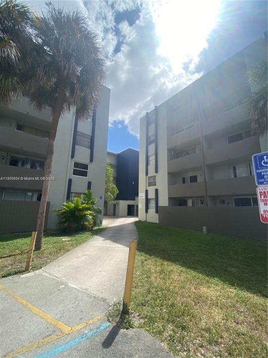 10090 NW 80th Ct 1442, Hialeah Gardens, Flórida 33016, Estados Unidos