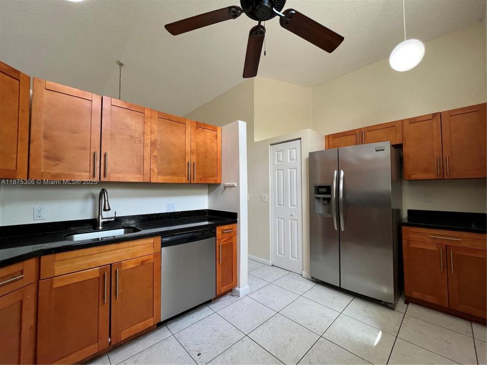 210 Maddy Ln, North Lauderdale, Флорида 33068, Соединенные Штаты