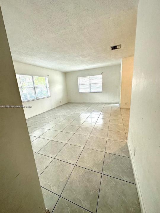 7640 SW 10th St B, North Lauderdale, Flórida 33068, Estados Unidos