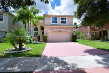 9770 Scribner Ln, Wellington, Florida 33414