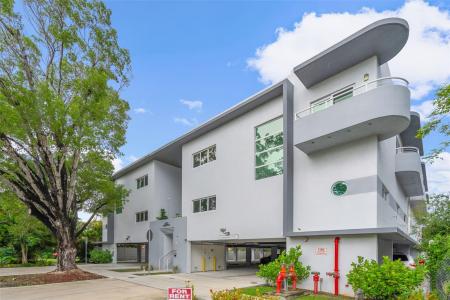 645 Palmetto Dr 6, Miami Springs, Florida 33166, USA