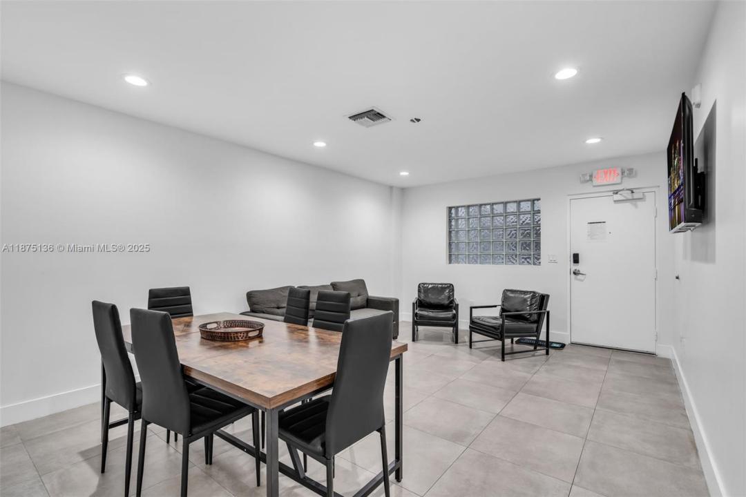645 Palmetto Dr 6, Miami Springs, פלורידה 33166, ארצות הברית של אמריקה 