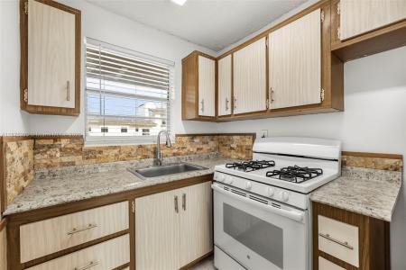 2799 E 4th Ave 13, Hialeah, Florida 33013, USA