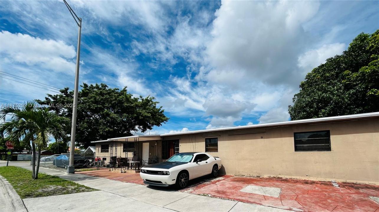 499 E 41st St, Hialeah, Florida 33013, Stati Uniti