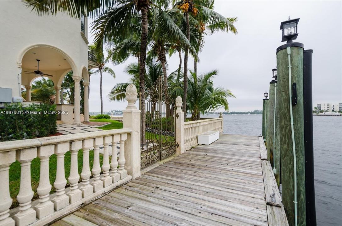3283 NE 171st St 0, North Miami Beach, Florida 33160, USA