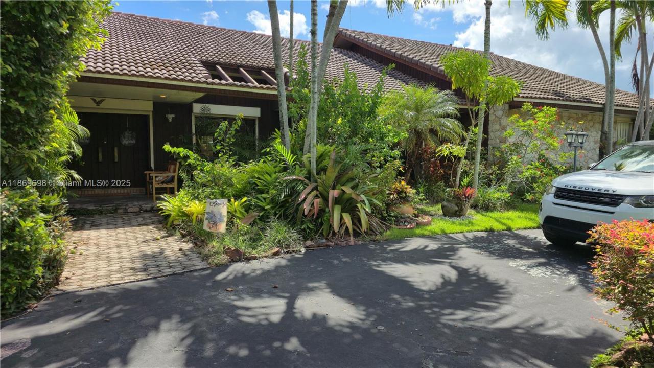 15305 SW 74th Ct, Palmetto Bay, Florida 33157