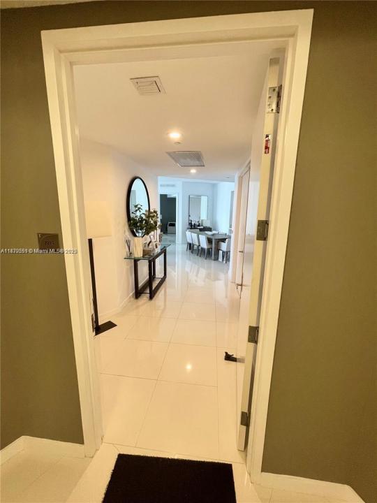 15811 Collins Ave 803, Sunny Isles Beach, Floryda 33160, USA