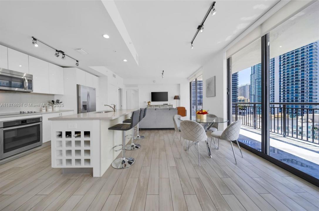 999 SW 1st Ave 1903, Miami, Флорида 33130, Соединенные Штаты