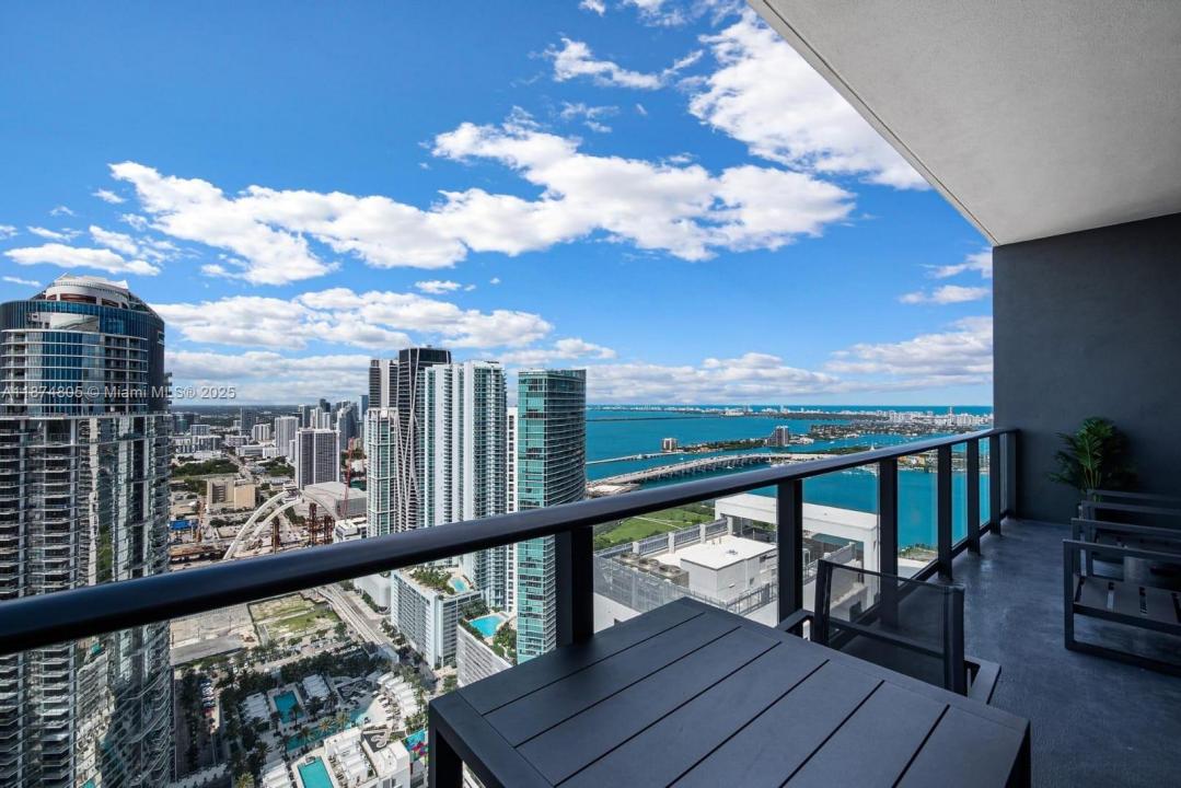 159 NE 6th St 5101, Miami, Floride 33132, États-Unis