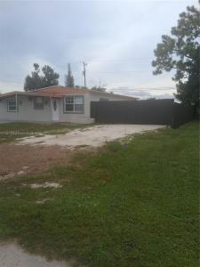 124 Apache St, Lehigh Acres, Florida 33936, USA