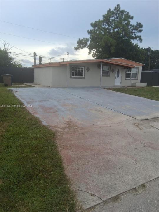 124 Apache St, Lehigh Acres, Florida 33936, Stati Uniti