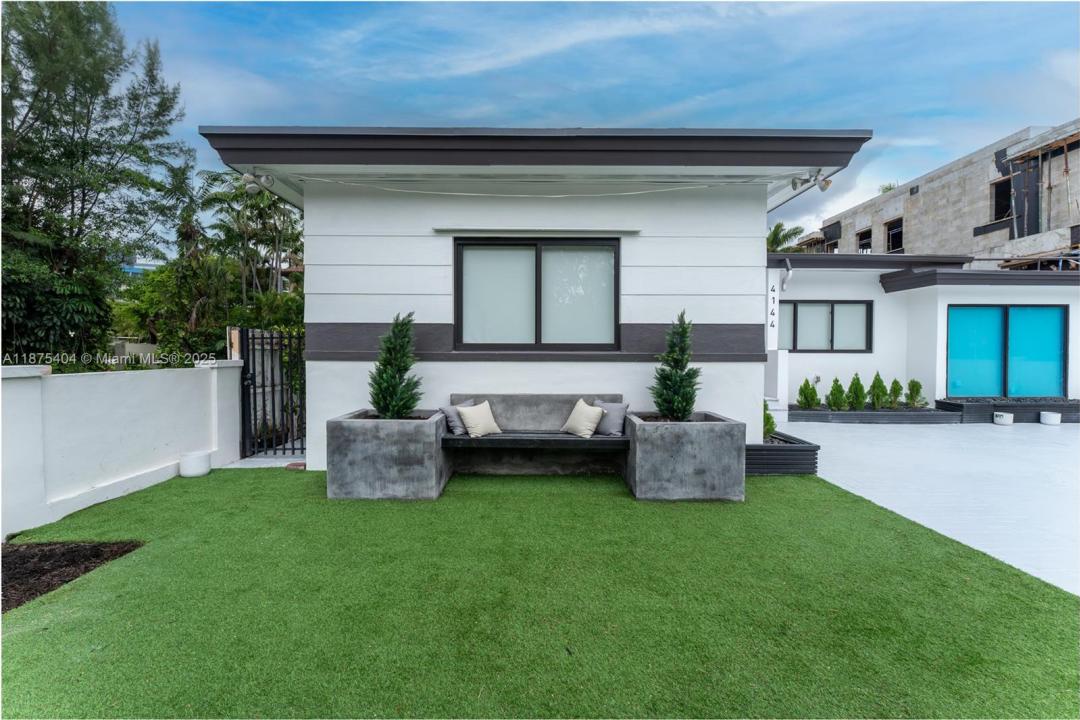 4144 Alton Rd, Miami Beach, Florida 33140