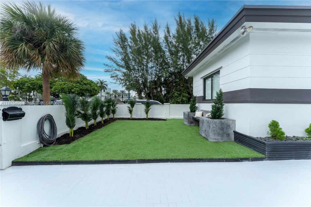 4144 Alton Rd, Miami Beach, Florida 33140