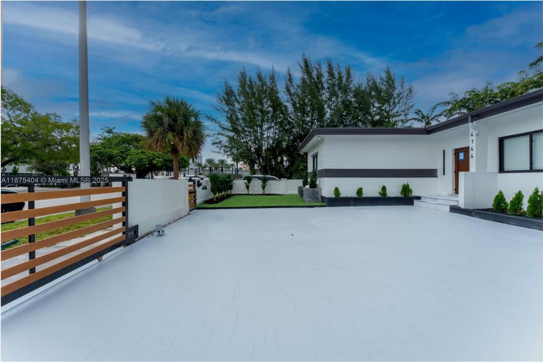 4144 Alton Rd, Miami Beach, Florida 33140
