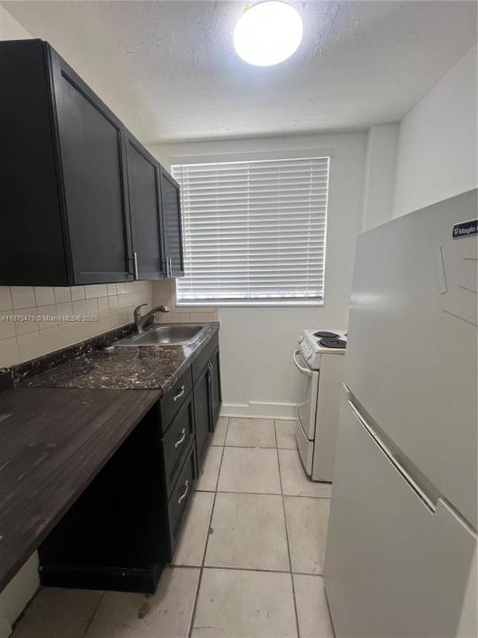 1563 SW 2nd St 1, Miami, Флорида 33135, Соединенные Штаты