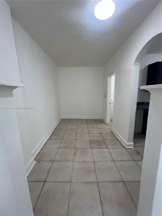 1563 SW 2nd St 1, Miami, Флорида 33135, Соединенные Штаты
