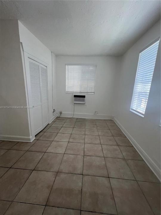 1563 SW 2nd St 1, Miami, Флорида 33135, Соединенные Штаты
