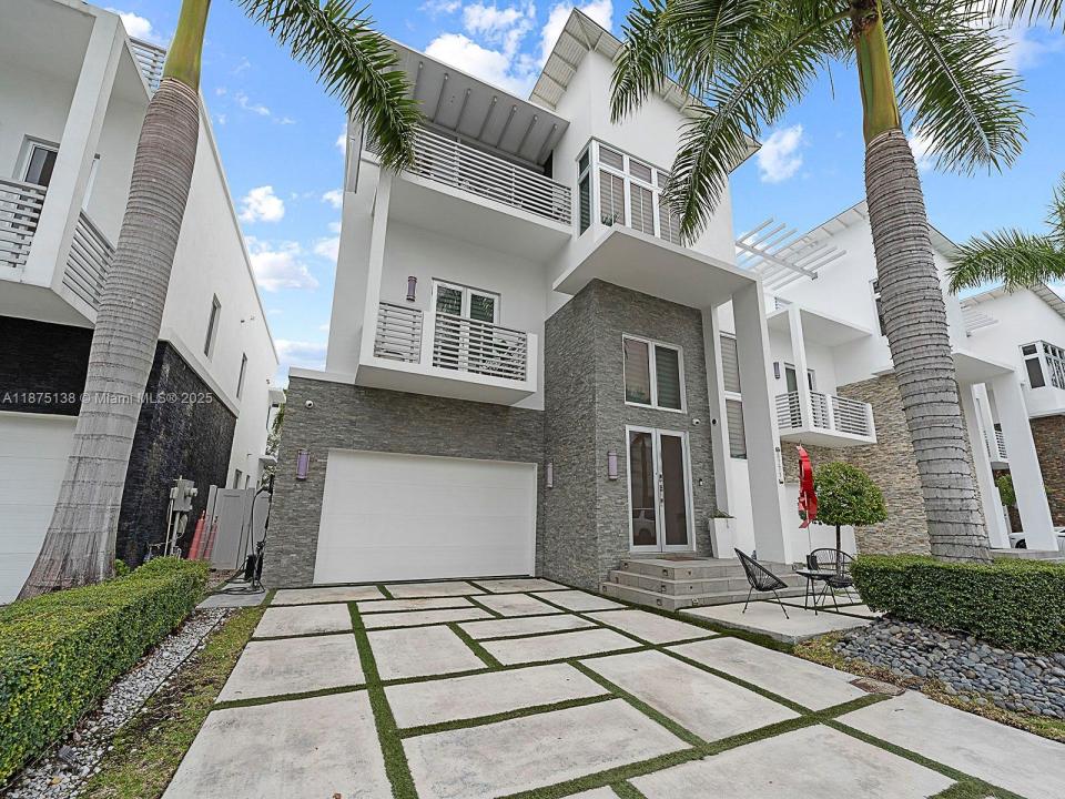 8271 NW 34th Dr ., Doral, Florida 33122, Stati Uniti