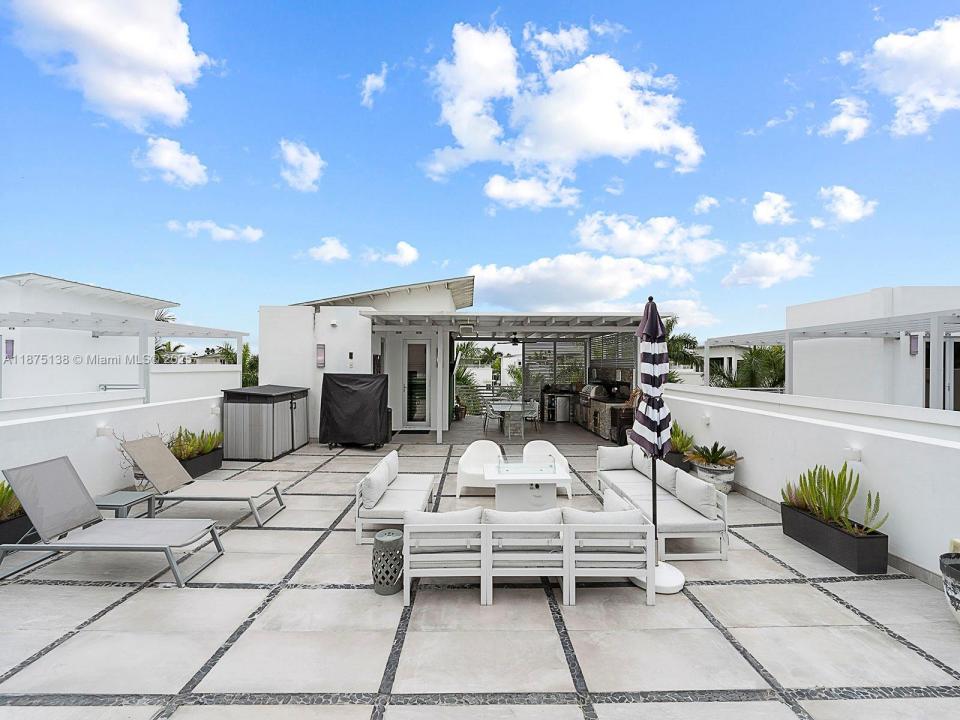 8271 NW 34th Dr ., Doral, Florida 33122, Stati Uniti