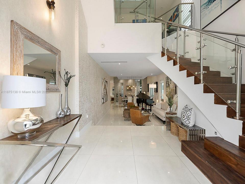 8271 NW 34th Dr ., Doral, Florida 33122, Stati Uniti