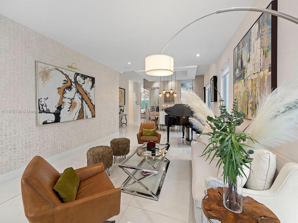 8271 NW 34th Dr ., Doral, Florida 33122, Stati Uniti