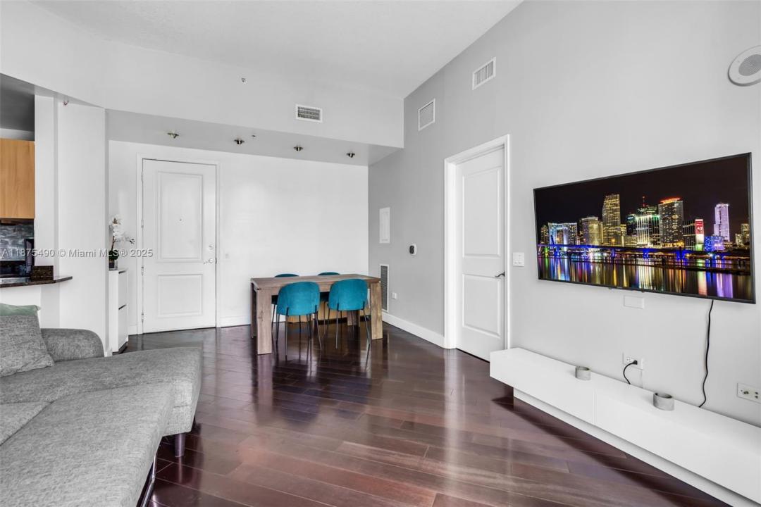 480 NE 30th St PH2205, Miami, Floryda 33137, USA
