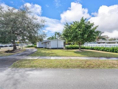 17320 NW 80th Ave, Hialeah, Florida 33015, USA