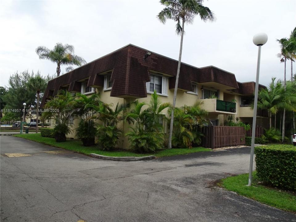13730 SW 90TH AVE 16-8, Miami, Flórida 33176, Estados Unidos