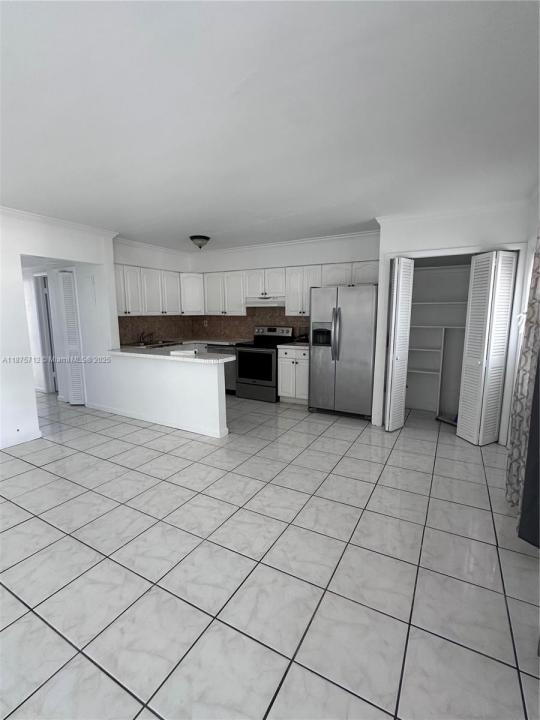 4050 NE 12th Ter 18-1, Oakland Park, Florida 33334, Amerika Birleşik Devletleri
