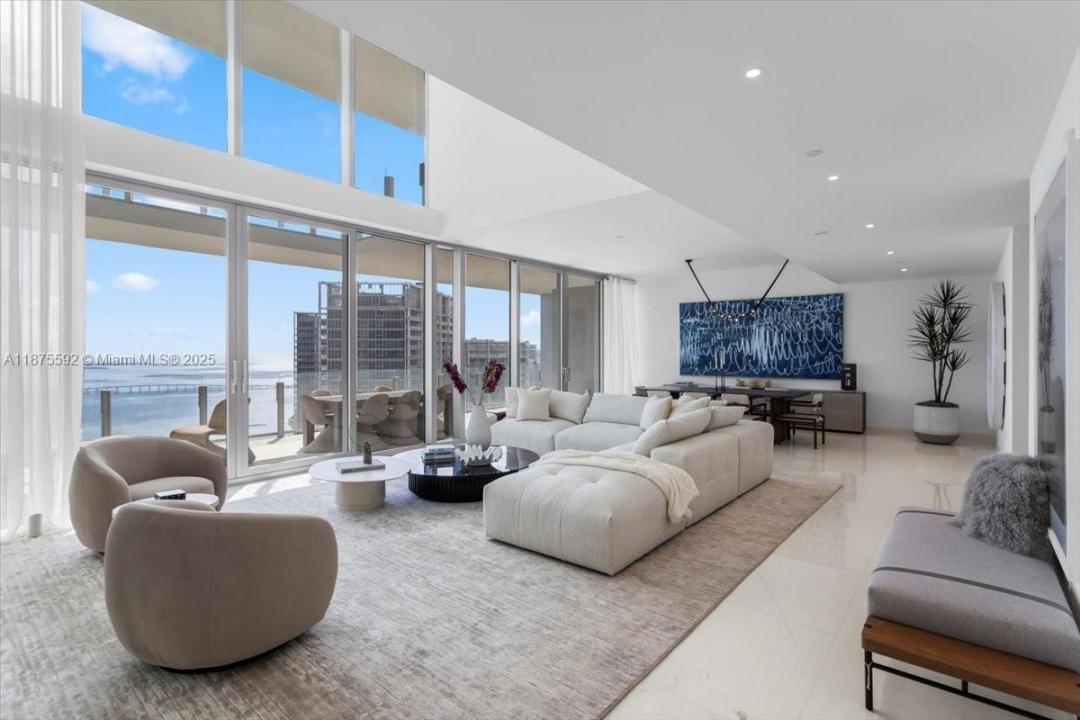 300 Biscayne Blvd Way 5002 Duplex, Miami, Florida 33131, USA