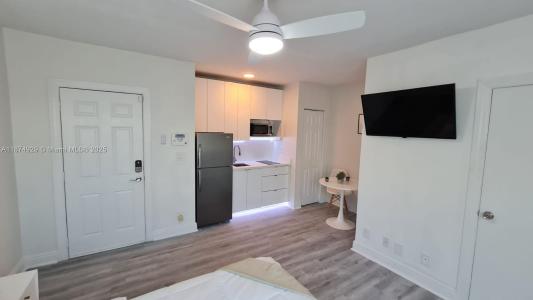 7325 Carlyle Ave 12A, Miami Beach, Florida 33141, USA