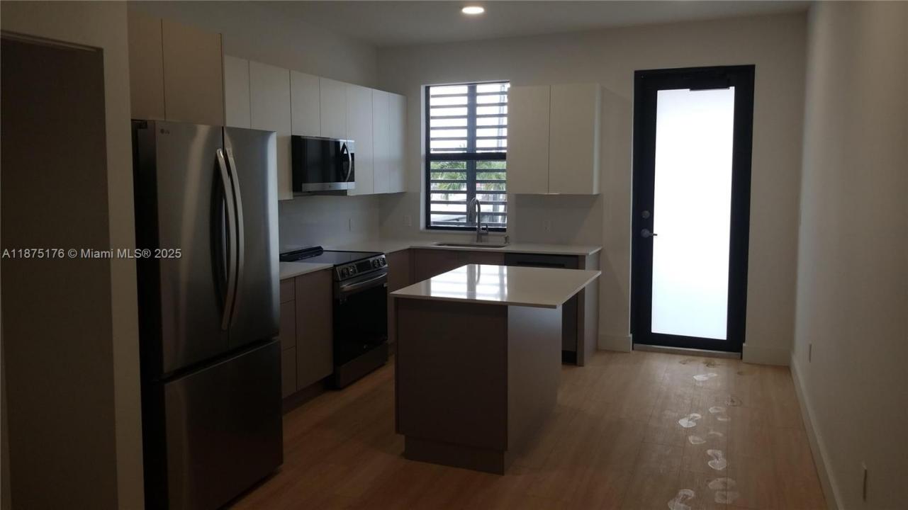 4124 E 8th Ct 2, Hialeah, Floride 33013, États-Unis