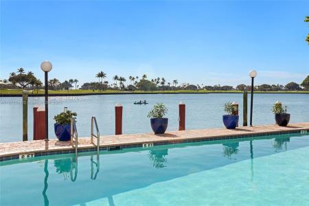9240 W Bay Harbor Dr 4A, Bay Harbor Islands, Florida 33154, USA