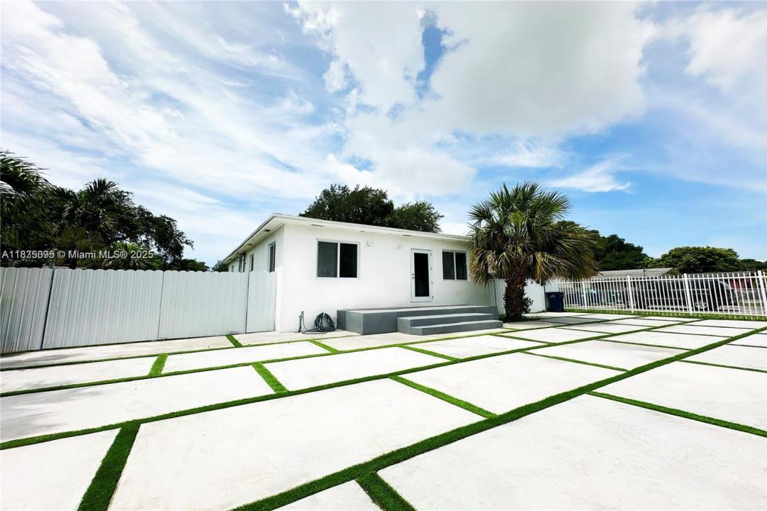 2740 NW 49th St, Miami, Floride 33142, États-Unis