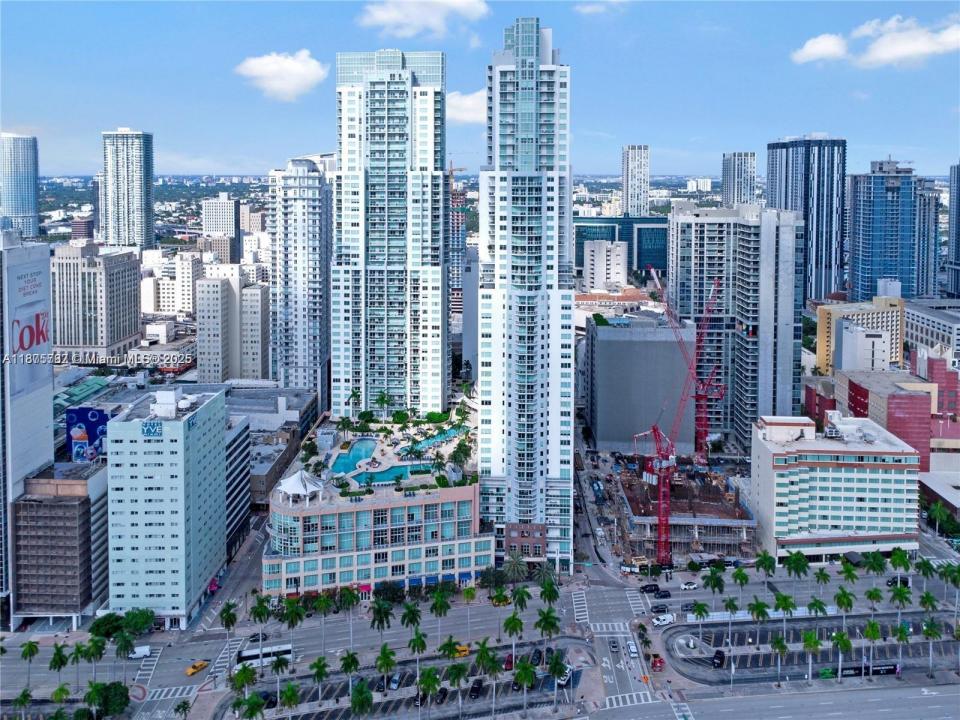 253 NE 2nd St 3503, Miami, Florida 33132, USA