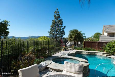 Oak Forest Drive, Oak Park, California 91377